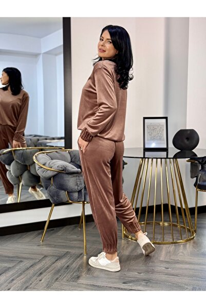 RAMONA BADESCU EXCLUSIVE Fine velvet tracksuit with loose blouse and cuffed pants