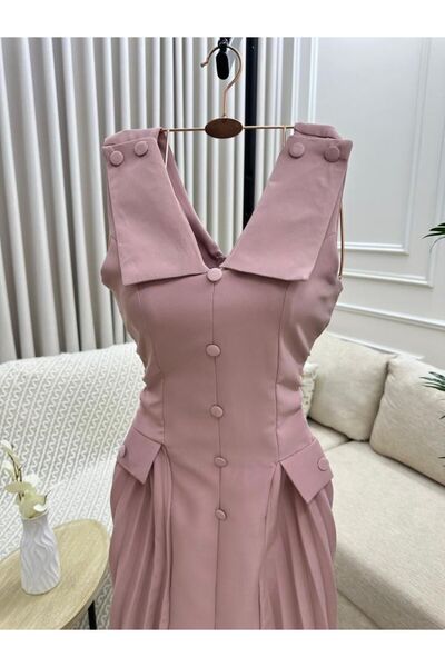 NARCISSUS FASHION Sleeveless dress with a large collar and front button closure