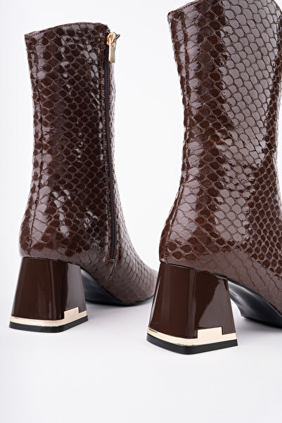Women Lay-z Kadın Yılan Desenli Rugan Topuklu Bot 6.5 Cm Kalın Topuk Şık ve Modern Günlük Tasarım