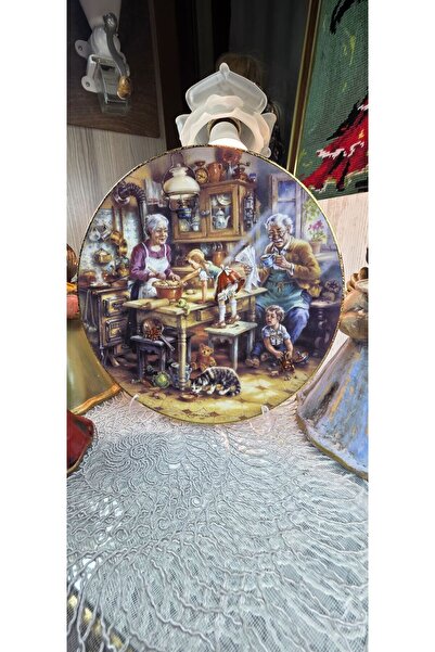 Weımar Porcelain Story Themed Wall Plate 22 cm