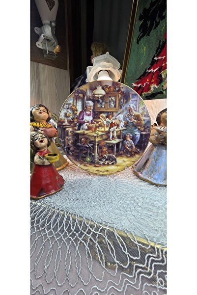 Weımar Porcelain Story Themed Wall Plate 22 cm