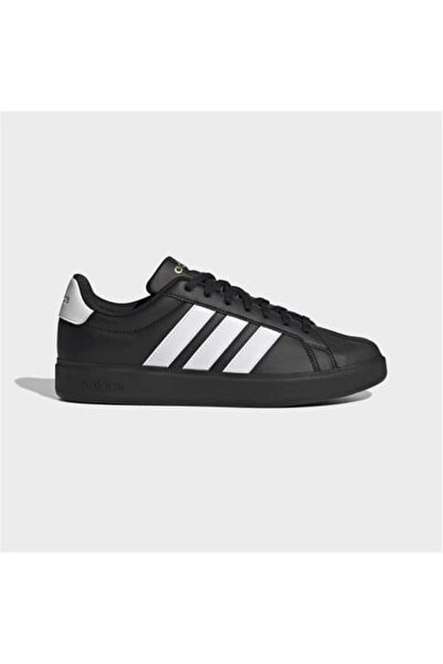 adidas أحذية رياضية يومية من ستريت تالك