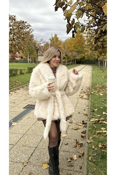 ElisaStoree Ariel's fur coat
