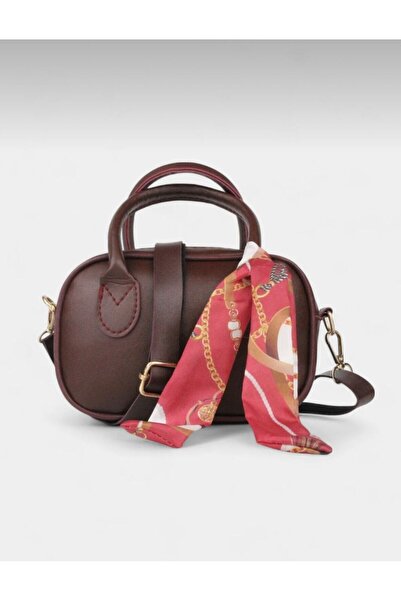 bag حقيبة يد وكتف نسائية صغيرة الحجم باللون العنابي مع تفاصيل وشاح