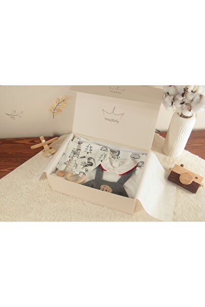 Uniq Baby Safari Desenli %100 Pamuk 7 Parça Erkek Bebek Hediye Kutusu–Pike, Müslin Set ve Köpek Nakışlı Tulum