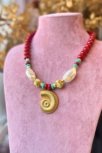 Meva Takı ve Aksesuar Red Coral and Detailed Seashell Necklace I Mev'Armoni Collection