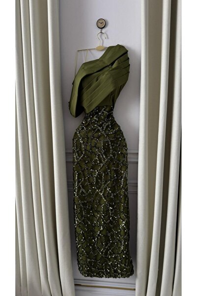 Fashion trend.SA Elegant olive-colored evening dress, beaded and Barbie style