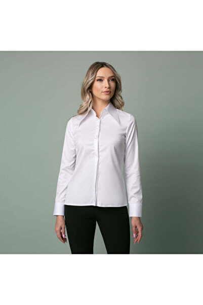 Minimalis Elegant women's white shirt with oversized collar and heart-shaped buttons