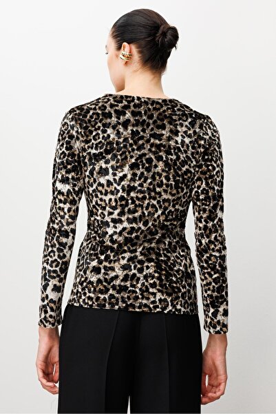 Moda İlgi Modailgi Envelope Detailed Leopard Velvet Blouse Leopard