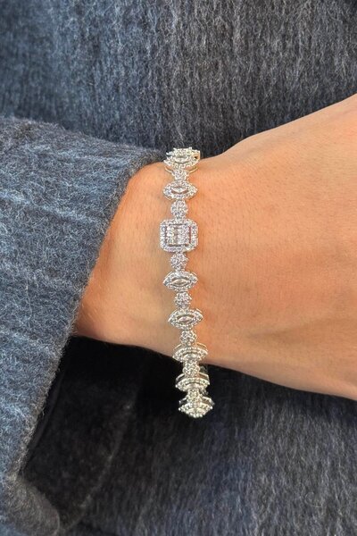 TAKIŞTIR Gümüş Renk Taş Detaylı 14K Altın Kaplama VİP Bileklik