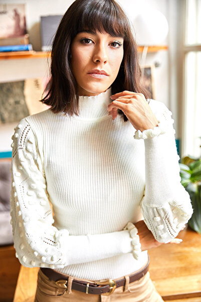 Olalook Women's Ecru Sleeve Knitted Mock Neck Corded Fabric Knitwear Sweater Kzk-19001066