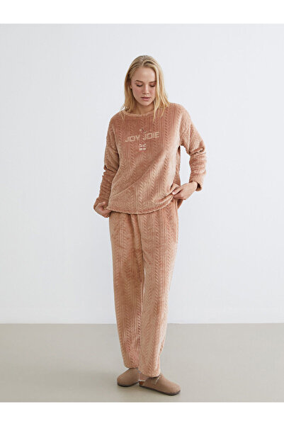 LC Waikiki Vizyon New Season Crew Neck Embroidered Women's Plush Pajama Set