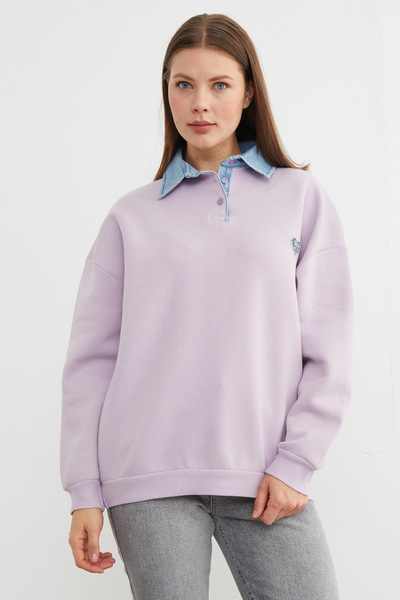 Fulla Moda سترة رياضية بياقة بولو مطرزة على شكل قلب بثلاثة خيوط وتفاصيل من الدنيم