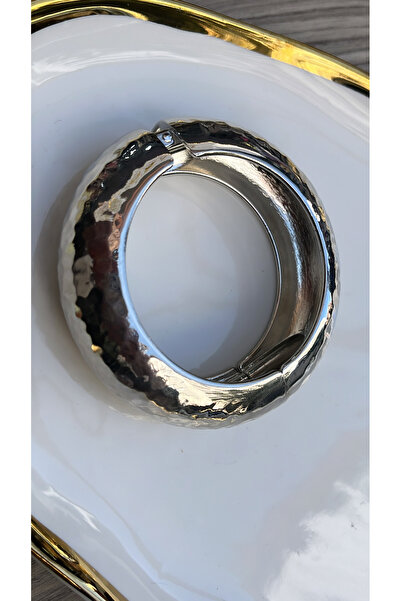 Resta Tokmak Dövme Görünümlü Parlak Gümüş Rengi Kalın Kelepçe Bileklik