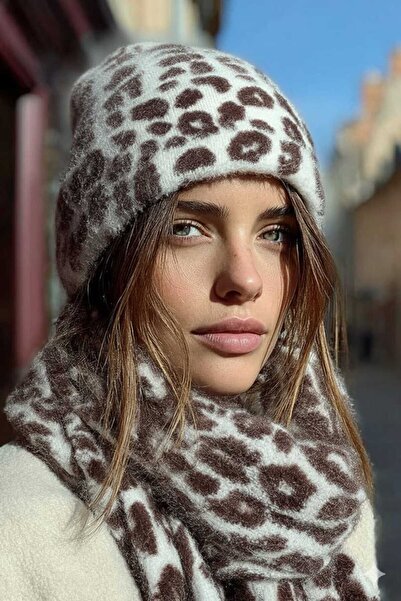 LAGRANZE Leopard 2-Piece Scarf Beanie Set