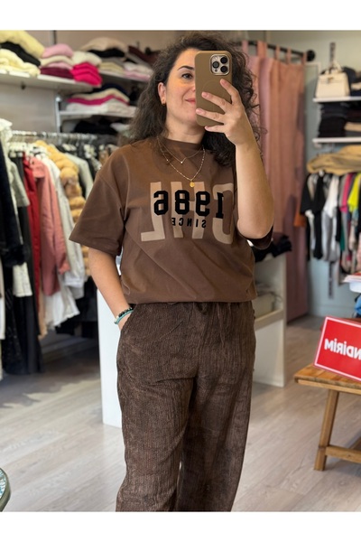 ALVWOMAN تيشيرت بني مطبوع مقاس كبير