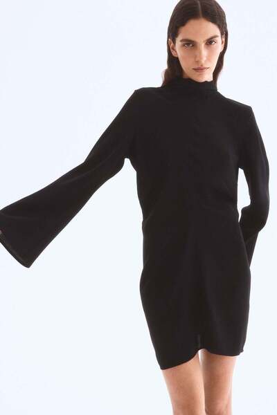 H&M Trumpet-sleeved dress