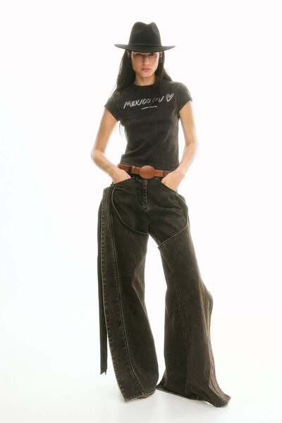 H&M تي شيرت ملائم بتفاصيل نقش