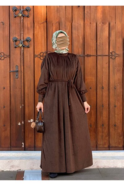 Nissra فستان أنكانور المخملي ذو الياقة المطوية ANKA255111