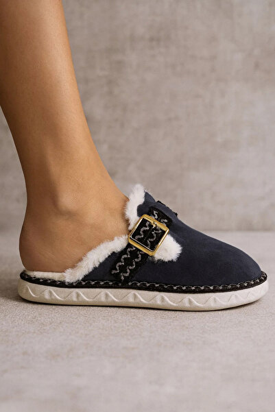 Fulla Moda Papuci de casă cu detaliu de cataramă și blană în interior