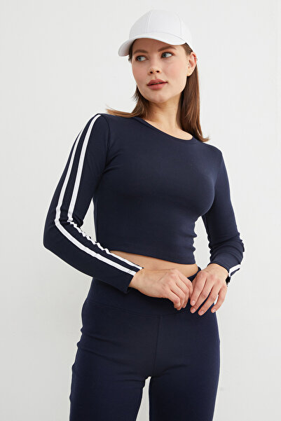 Fulla Moda Crew Neck Sleeves Piped Detail Crop Body