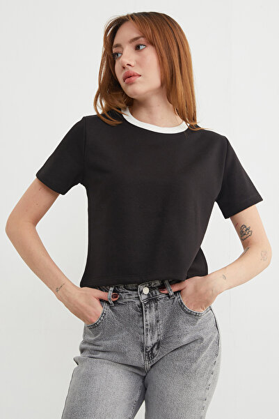 Fulla Moda Basic Rib Neck Seasonal Crop T-Shirt
