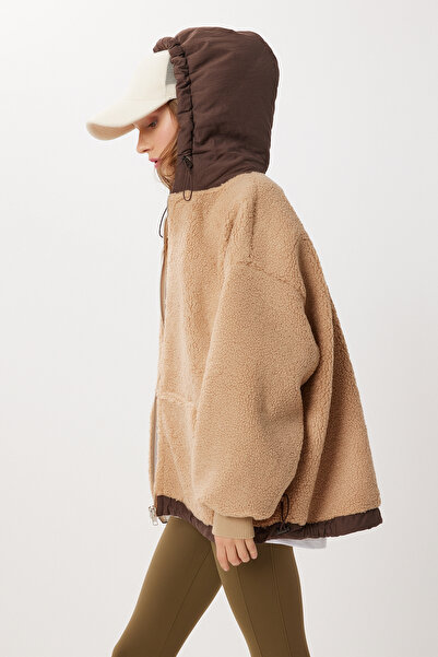 Lovelyİstanbul Oversized Hooded Contrast Plush Coat Lfg0172 Biscuit