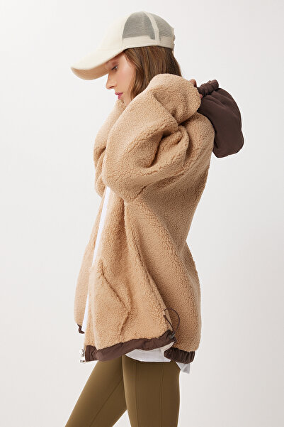 Lovelyİstanbul Oversized Hooded Contrast Plush Coat Lfg0172 Biscuit