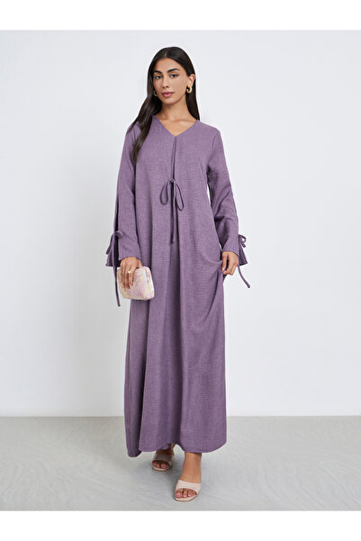 Styli جلابية أرجوانية بربطة عنق على شكل حرف V