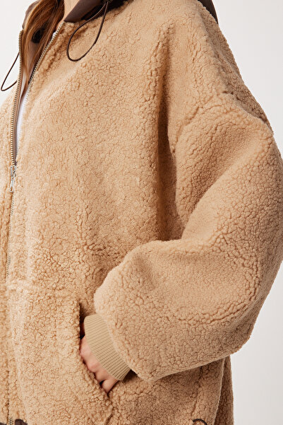Lovelyİstanbul Oversized Hooded Contrast Plush Coat Lfg0172 Biscuit