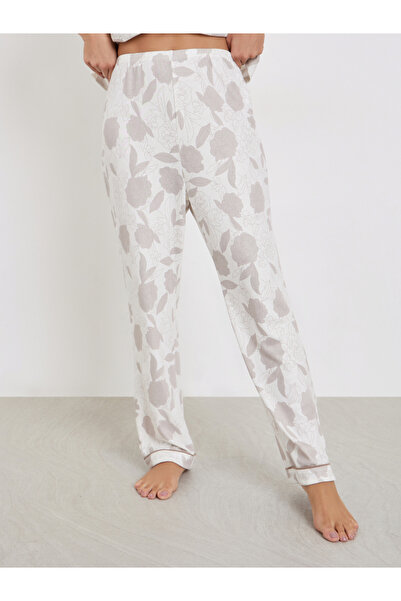 Styli All-Over Print V Neck Top and Long Pyjama Set