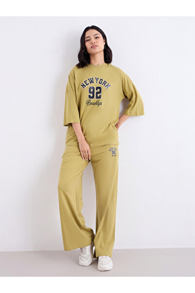 Styli Khaki Oversized Graphic T-Shirt and Joggers Co-Ords