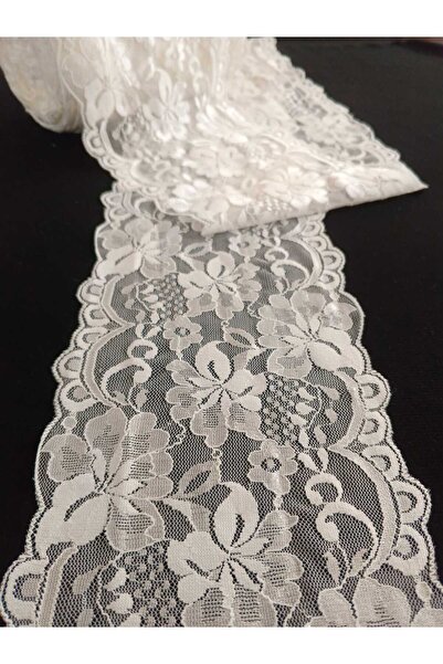 ULUPAMİR Beyaz Çiçekli Ara Desen Dantel