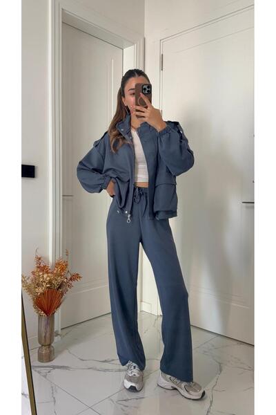 Solie طقم مودال أزرق داكن مع جيب مزدوج وتفاصيل بسحاب وسترة مطاطية عند الخصر و...