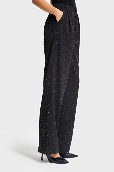 its basic Women's Black Color Loose Fit Front Shiny Stone Special Design Trousers