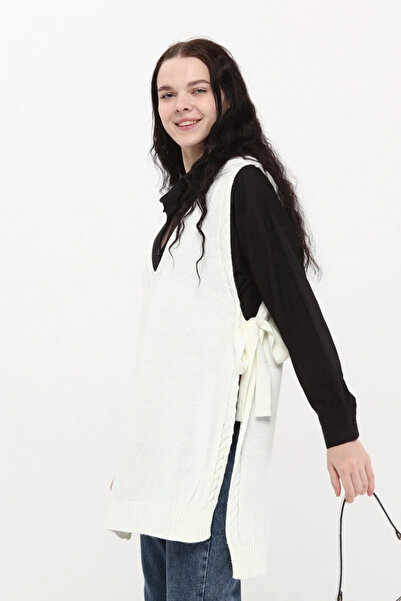 Kırçiçek Women's Hair Braid Detailed Soft Textured Slit Belted Sweater