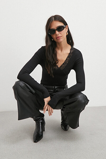 Never more Lace Collar Blouse Black