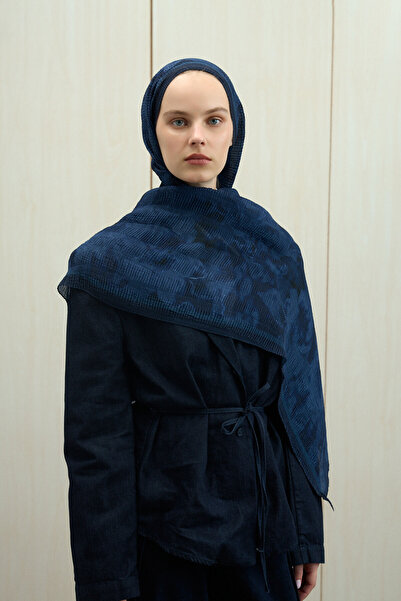 cs camellia scarf Frosted Bloom Müslin Şal - Gece Mavisi