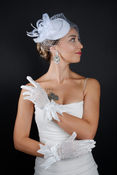 Limelia طقم قفازات زفاف مع إكسسوار قبعة العروس المزينة بنقاط البولكا وربطة مز...