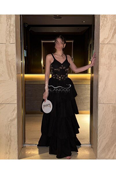 ALANOOD FASHION Black flared dress for special occasions with an elegant layered design