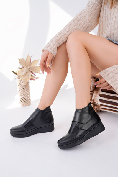 Akgün Kadın Hakiki Deri Siyah Cırtlı Ortopedik Bot