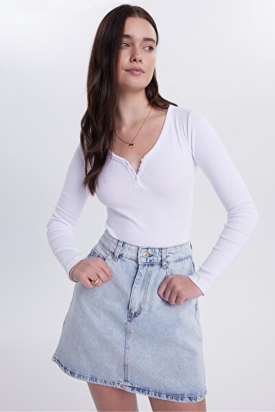 Tudors Woman Slim Fit slim fit cotton v-neck white blouse