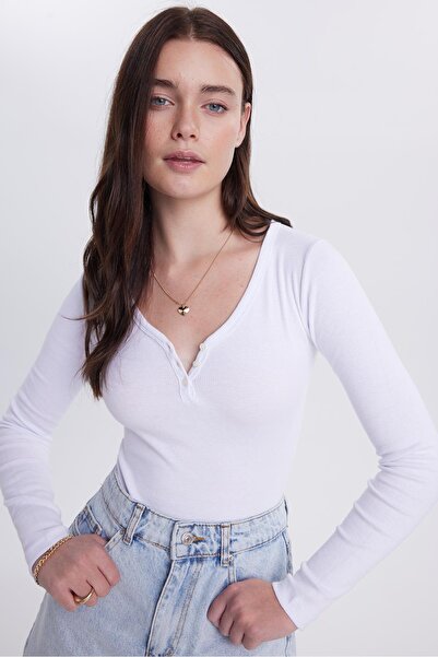 Tudors Woman Slim Fit slim fit cotton v-neck white blouse