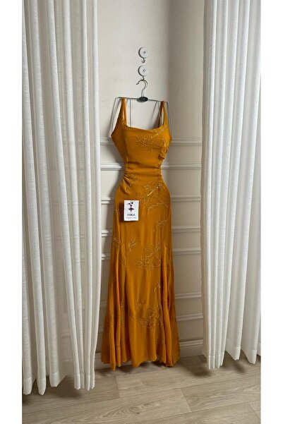 Onila A beautiful, luxurious, soft yellow dress