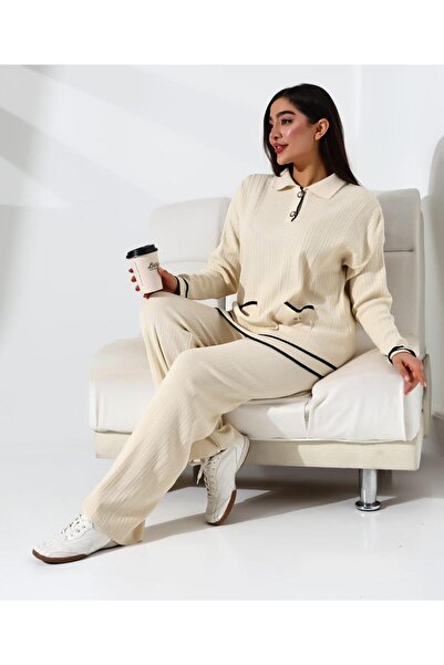 Intisimo Costum tricotat pentru femei, două piese, nasturi decorativi, alb