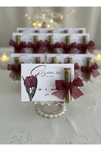 Florial Design 10 adet kişiye özel arka planı ve fiyonk detayıyla cam tüpte k...