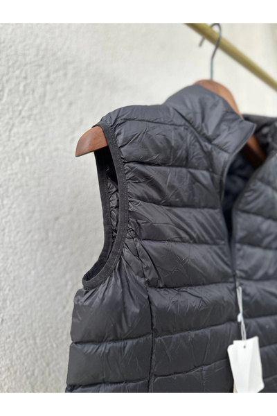 BEYZA ŞENİL BUTİK Feather Vest - Black