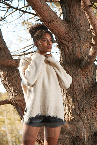 Qaju Women's Beige Tasseled Oversized Knitwear Sweater