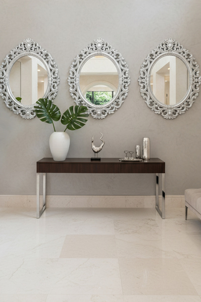 Generic Elegant mirror set with a luxurious frame, adding a touch of sophistication to any space. 72 x 57 cm