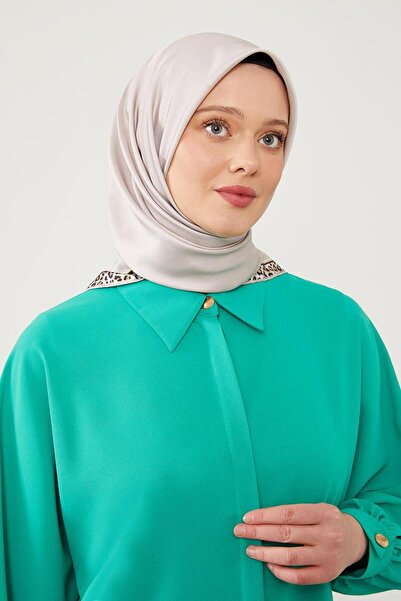 Levidor Ψηφιακό κασκόλ με μπεζ στρίφωμα με λεοπάρ σχέδιο